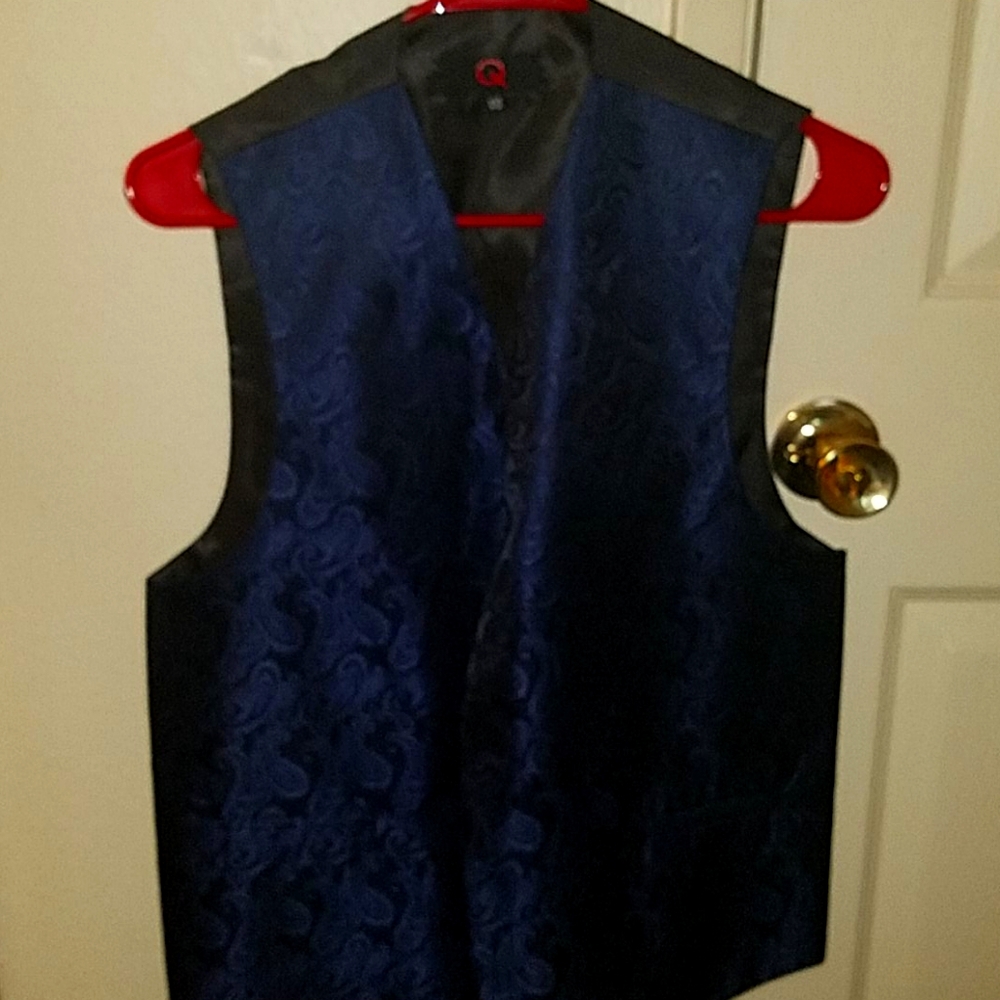 Paisley vest with tie
